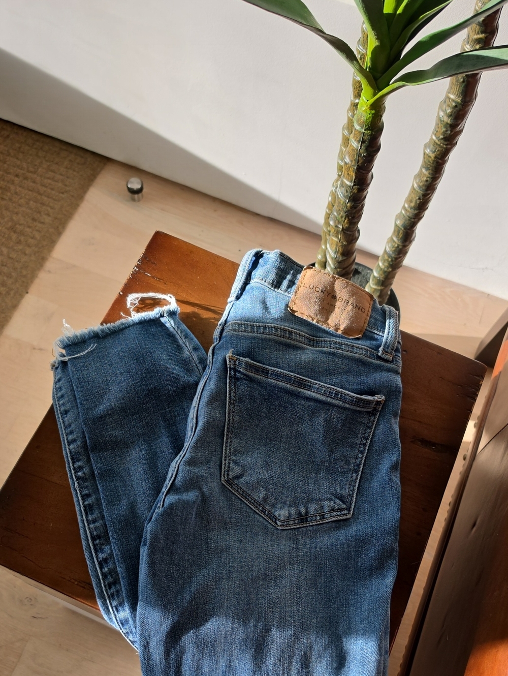 Lucky Brand Skinny Jeans in Blue Waist 25